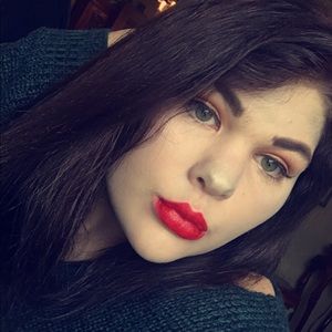 Meet your Posher, Becca